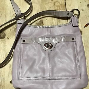 Coach lavender shoulder bag minimal wear   Original owner